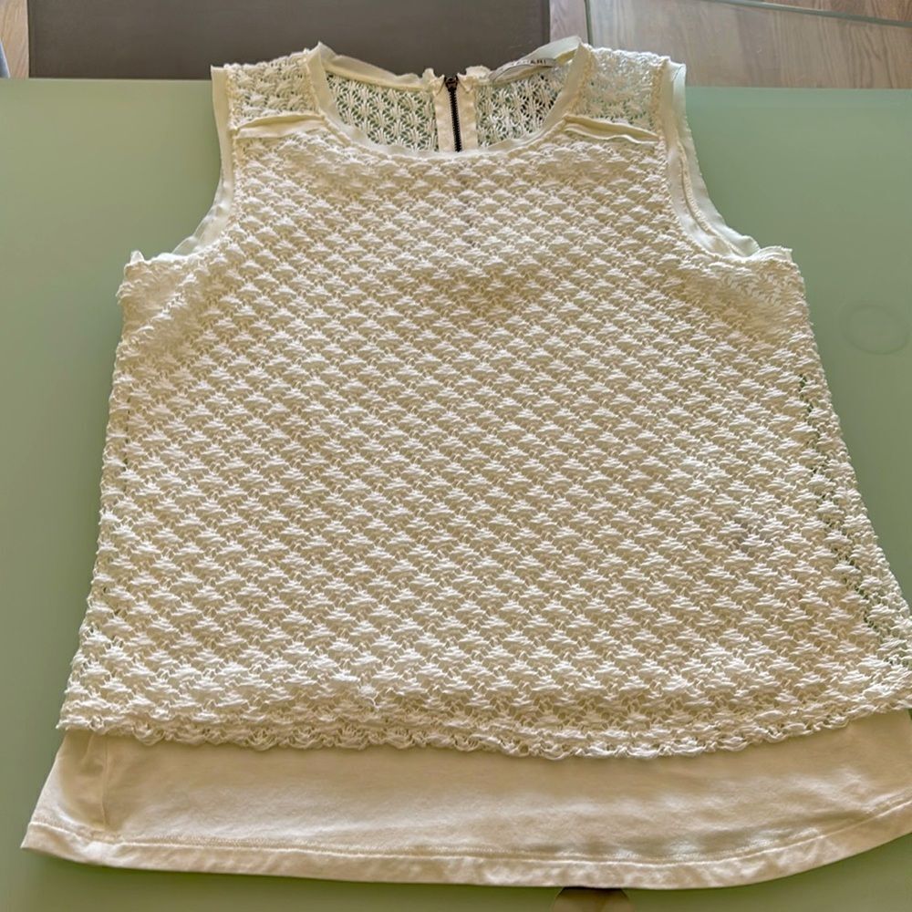 White Sleeveless Textured Top knit on top t-shirt inside cotton/polyester white